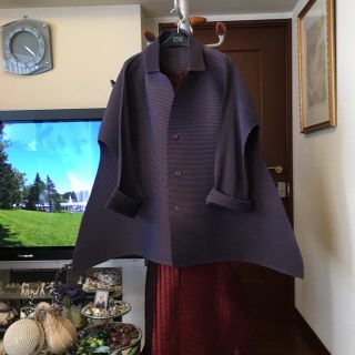 イッセイミヤケ(ISSEY MIYAKE)の専用 イッセイミヤケ 玉虫がかった藤紫色の造形的なデザインジャケットコート(その他)