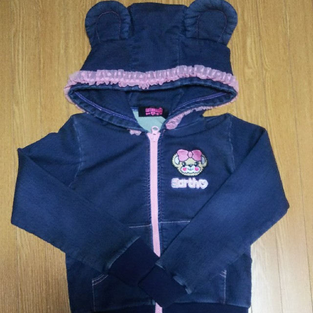 EARTHMAGIC(アースマジック)の美品！くま耳デニムパーカー120 キッズ/ベビー/マタニティのキッズ服女の子用(90cm~)(ジャケット/上着)の商品写真