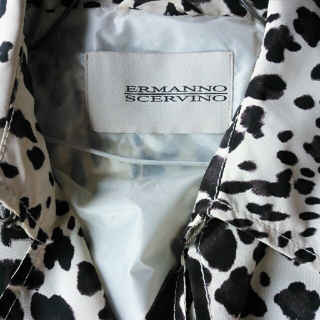 ERMANNO SCHERVINO(エルマンノシェルヴィーノ)のERMANNO SCERVINO　トレンチコート　ダルメシアン レディースのジャケット/アウター(トレンチコート)の商品写真
