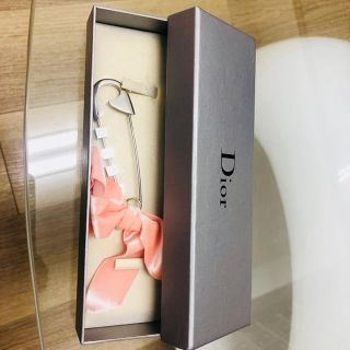 ディオール(Dior)のディオール リボン付きブローチ(ブローチ/コサージュ)