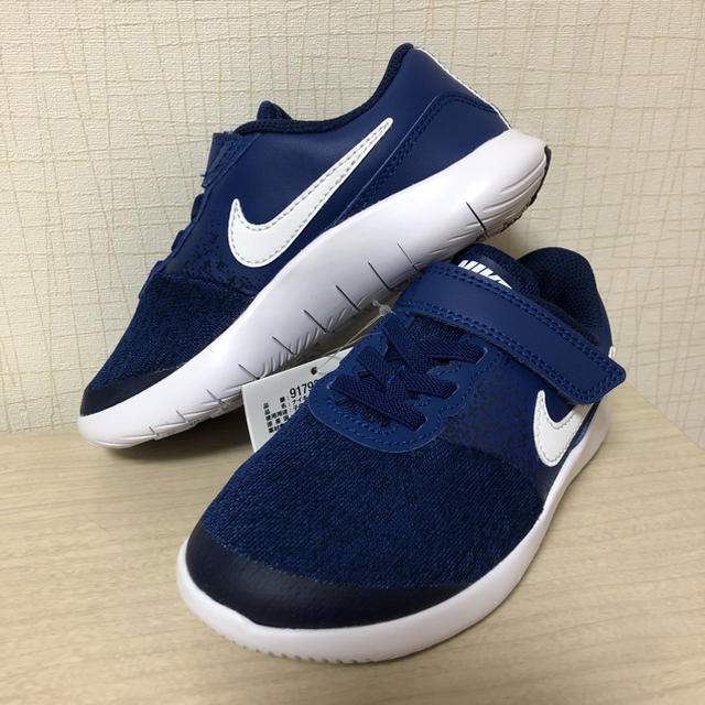 NIKE(ナイキ)のいちごさま様専用 キッズ/ベビー/マタニティのキッズ靴/シューズ(15cm~)(スニーカー)の商品写真