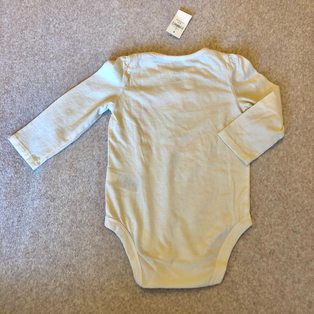 babyGAP(ベビーギャップ)の新品未使用 GAP 長袖ロンパース ハート 18M 12M 85センチ80センチ キッズ/ベビー/マタニティのベビー服(~85cm)(ロンパース)の商品写真