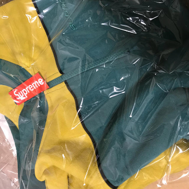 Supreme(シュプリーム)のSupreme Speedway Half Zip Sweatshirtイエロー メンズのトップス(スウェット)の商品写真