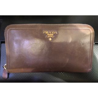 プラダ(PRADA)の【限定colorグレージュ】【限定SALE】【光沢】【艶】PRADAサフィアーノ(財布)