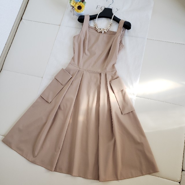 美品✽FOXEY フォクシー 名品♡ホリードレス ひざ丈ワンピース 免税 ...