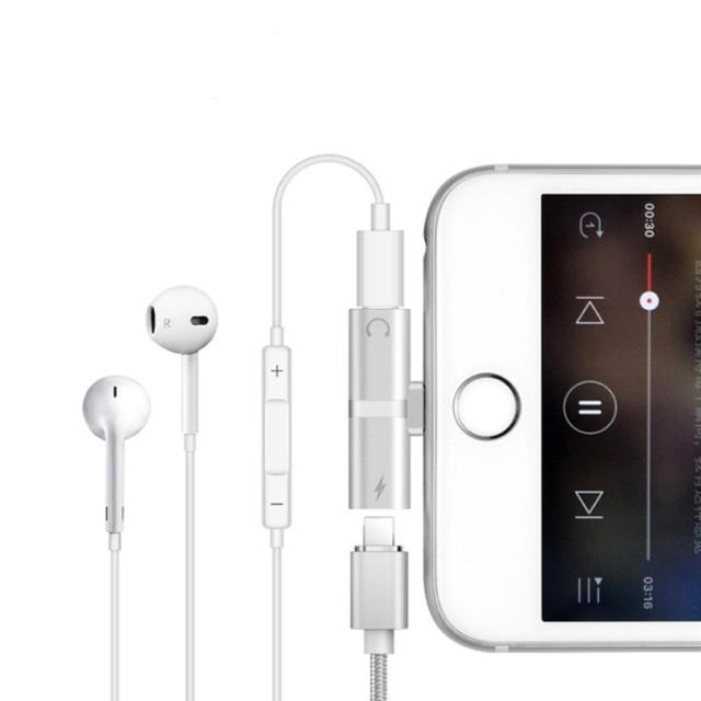 Apple(アップル)の【音楽を聴きながら充電】iPhone 2in1 ライトニング 分岐変換アダプター スマホ/家電/カメラのスマホアクセサリー(ストラップ/イヤホンジャック)の商品写真