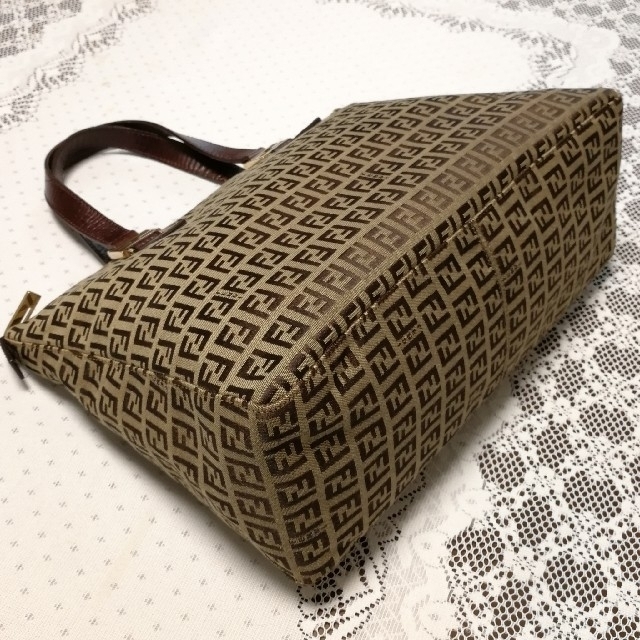 ☆美品☆FENDI☆レザーハンドル☆トートバッグ ☆美品☆FENDI☆レザーハンドル☆トートバッグ