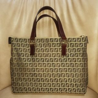 フェンディ(FENDI)の★美品★FENDI☆レザーハンドル☆トートバッグ(トートバッグ)