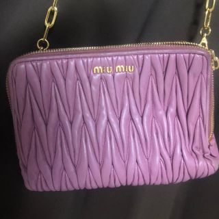 ミュウミュウ(miumiu)のミュウミュウショルダーバッグ(ショルダーバッグ)