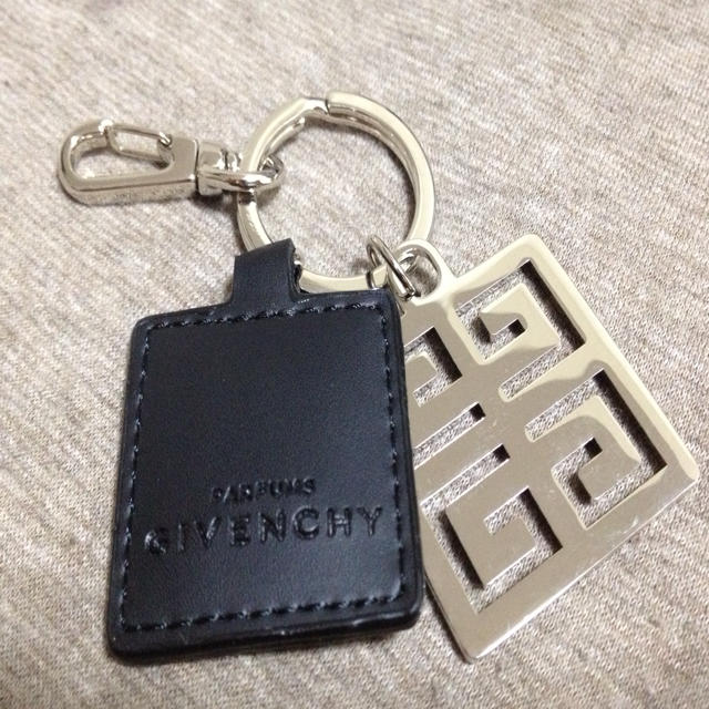 GIVENCHY(ジバンシィ)のGIVENCHYキーリング レディースのファッション小物(キーホルダー)の商品写真