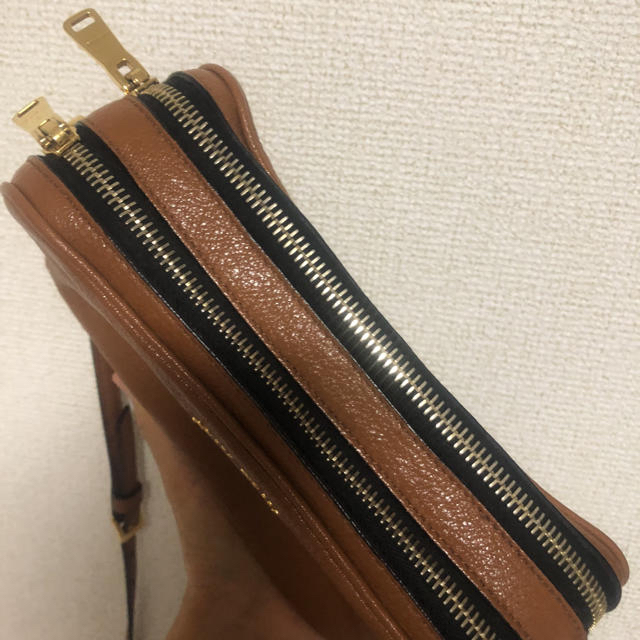 miumiu(ミュウミュウ)のミュウミュウショルダーバッグ　ちゃーこ様専用 レディースのバッグ(ショルダーバッグ)の商品写真