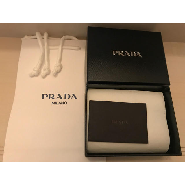 PRADA(プラダ)の★糸夌様専用★【新品未使用】プラダPRADAミニ財布 レディースのファッション小物(財布)の商品写真