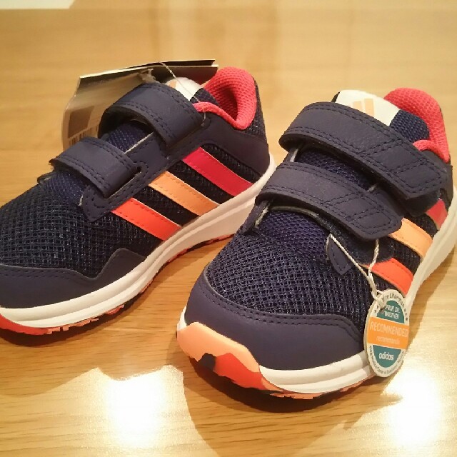 adidas(アディダス)のadidas ｷｯｽﾞ14㎝ 未使用 キッズ/ベビー/マタニティのベビー靴/シューズ(~14cm)(スニーカー)の商品写真