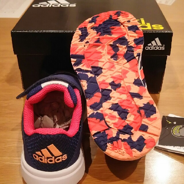 adidas(アディダス)のadidas ｷｯｽﾞ14㎝ 未使用 キッズ/ベビー/マタニティのベビー靴/シューズ(~14cm)(スニーカー)の商品写真