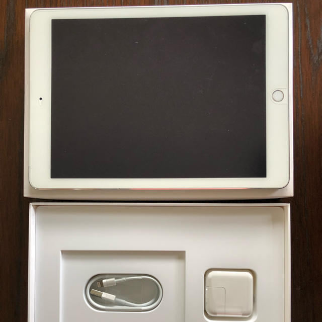 【超美品】Apple iPad Air2 Silver 64GB ソフトバンクPC/タブレット