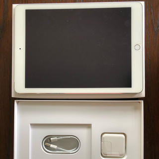 アップル(Apple)の【超美品】Apple iPad Air2 Silver 64GB ソフトバンク(タブレット)