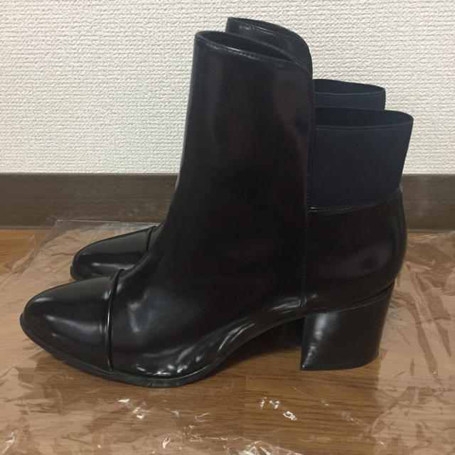 ZARA(ザラ)の【新品】ZARAショートブーツ レディースの靴/シューズ(ブーツ)の商品写真