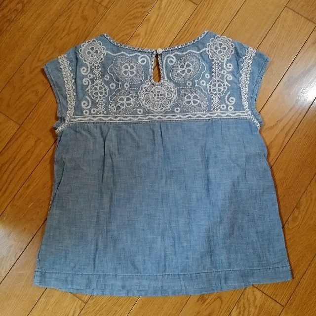 GAP Kids(ギャップキッズ)のGAPkids　デニム調トップス　150 キッズ/ベビー/マタニティのキッズ服女の子用(90cm~)(Tシャツ/カットソー)の商品写真