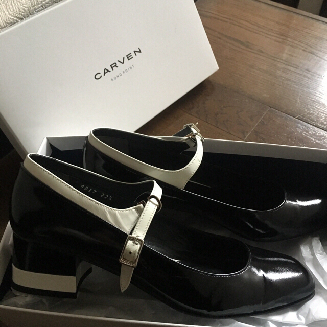 CARVEN(カルヴェン)のCARVEN エナメルパンプス レディースの靴/シューズ(ローファー/革靴)の商品写真