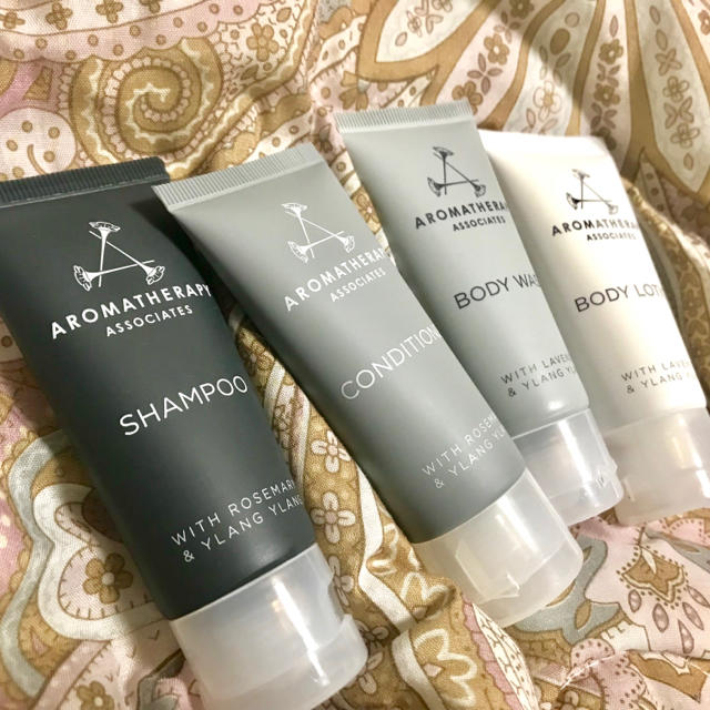 AROMATHERAPY ASSOCIATES(アロマセラピーアソシエイツ)のアロマセラピーアソシエイツ🌸シャンプーやボディジェルなど４本セット コスメ/美容のキット/セット(サンプル/トライアルキット)の商品写真