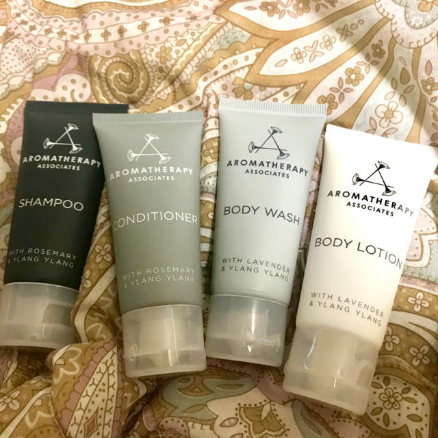 AROMATHERAPY ASSOCIATES(アロマセラピーアソシエイツ)のアロマセラピーアソシエイツ🌸シャンプーやボディジェルなど４本セット コスメ/美容のキット/セット(サンプル/トライアルキット)の商品写真