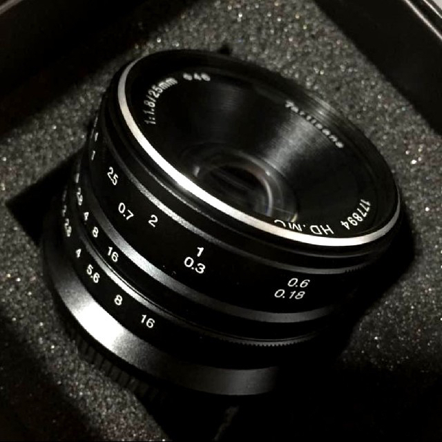 単焦点レンズ！25mm F1.8 ブラック　FUJIFILMミラーレス対応！格安