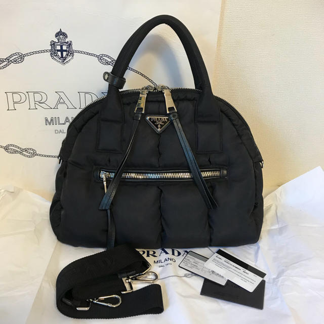 PRADA(プラダ)のプラダ 正規品  ハンドバッグ  黒 BL0881 テスートボンバー レディースのバッグ(ショルダーバッグ)の商品写真