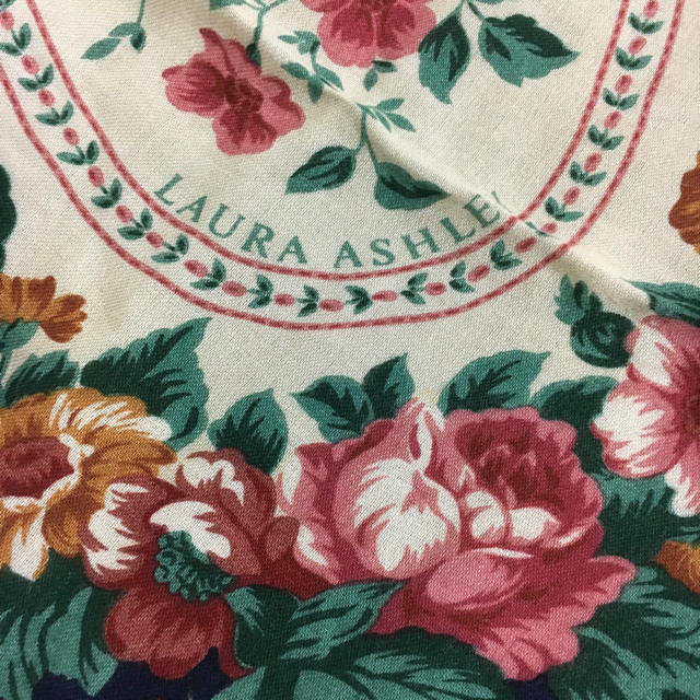 LAURA ASHLEY(ローラアシュレイ)の❁スカーフ❁ レディースのファッション小物(バンダナ/スカーフ)の商品写真