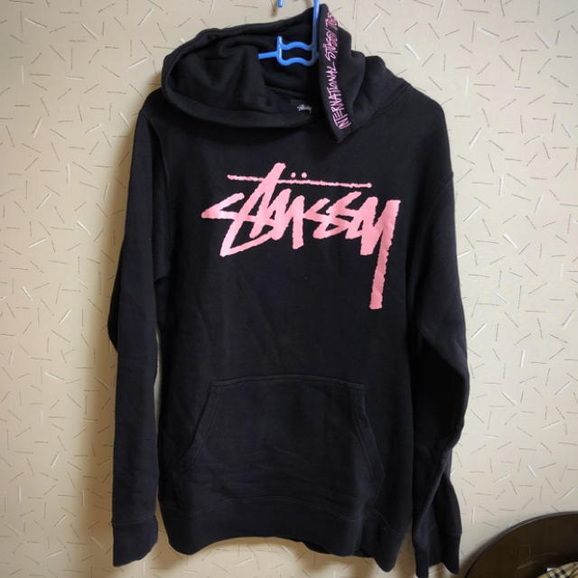 STUSSY(ステューシー)のSTUSSY パーカー ピンク 値下げ不可 レディースのトップス(パーカー)の商品写真