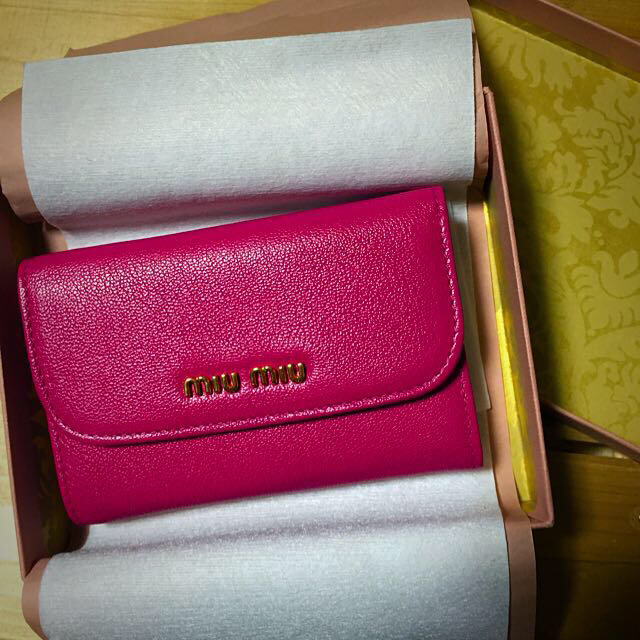 miumiu(ミュウミュウ)のmiumiu 新品未使用 おさいふ♡ レディースのファッション小物(財布)の商品写真