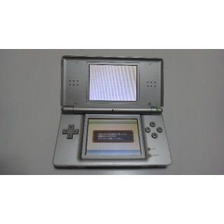 ニンテンドーDS(ニンテンドーDS)のNINTENDO DS Lite シルバー　＋　？(携帯用ゲーム機本体)