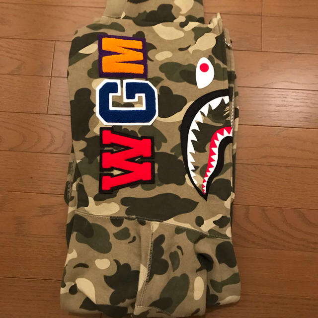 A BATHING APE(アベイシングエイプ)のコウ様専用 BAPE シャークパーカー a bathing ape shark メンズのトップス(パーカー)の商品写真