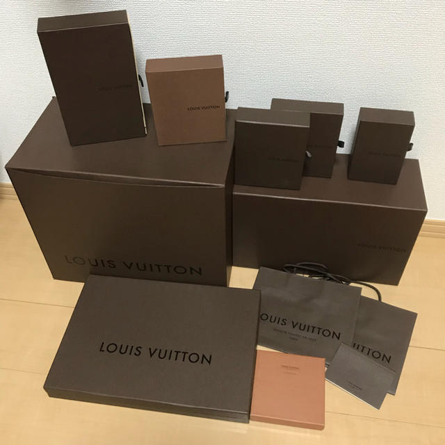 LOUIS VUITTON(ルイヴィトン)のLOUIS VUITTON 空箱 紙袋 セット レディースのバッグ(ショップ袋)の商品写真