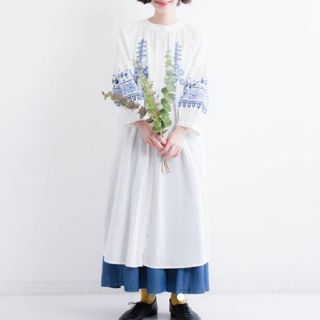 メルロー(merlot)の最終値下げ 今季新作＊fillil ふんわり袖の刺繍ワンピース(ロングワンピース/マキシワンピース)