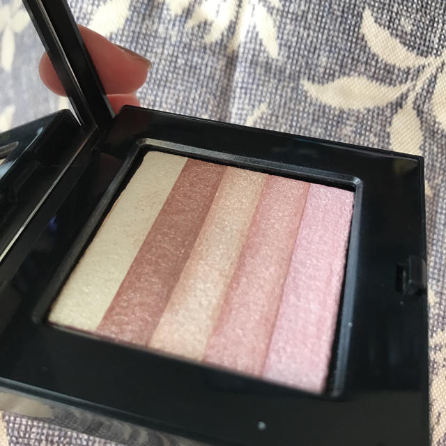 BOBBI BROWN(ボビイブラウン)の限定カラー【BOBBI BROWN】シマーブリック コンパクト ピンクオイスター コスメ/美容のベースメイク/化粧品(フェイスパウダー)の商品写真