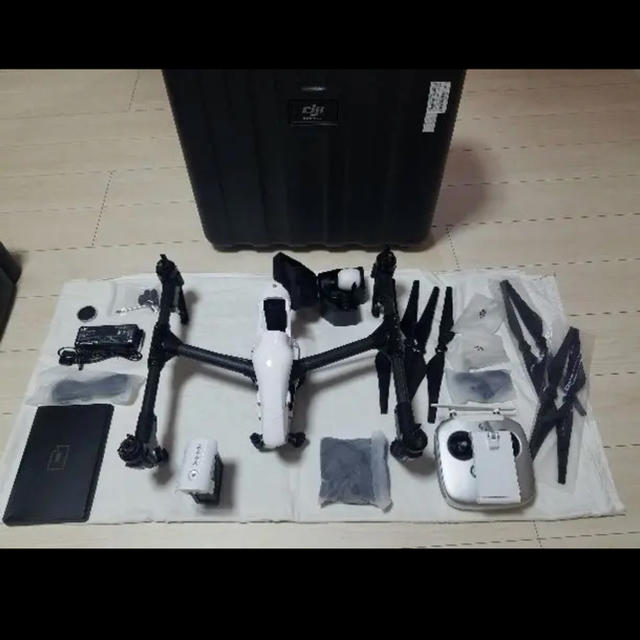 まきのり様専用 DJI INSPIRE 1 フルセット V2.0 1パイロット用 エンタメ/ホビーのおもちゃ/ぬいぐるみ(ホビーラジコン)の商品写真