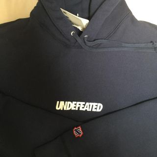 アンディフィーテッド(UNDEFEATED)の送料込 L UNDEFEATED LOGO PULLOVER HOOD ネイビー(パーカー)