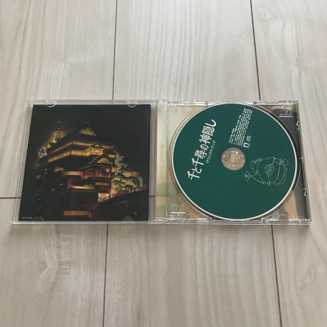 ジブリ(ジブリ)の千と千尋の神隠し サントラ CD エンタメ/ホビーのCD(映画音楽)の商品写真