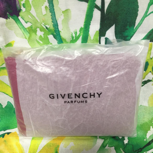 GIVENCHY(ジバンシィ)の【新品】コスメポーチ●GIVENCHY● レディースのファッション小物(ポーチ)の商品写真