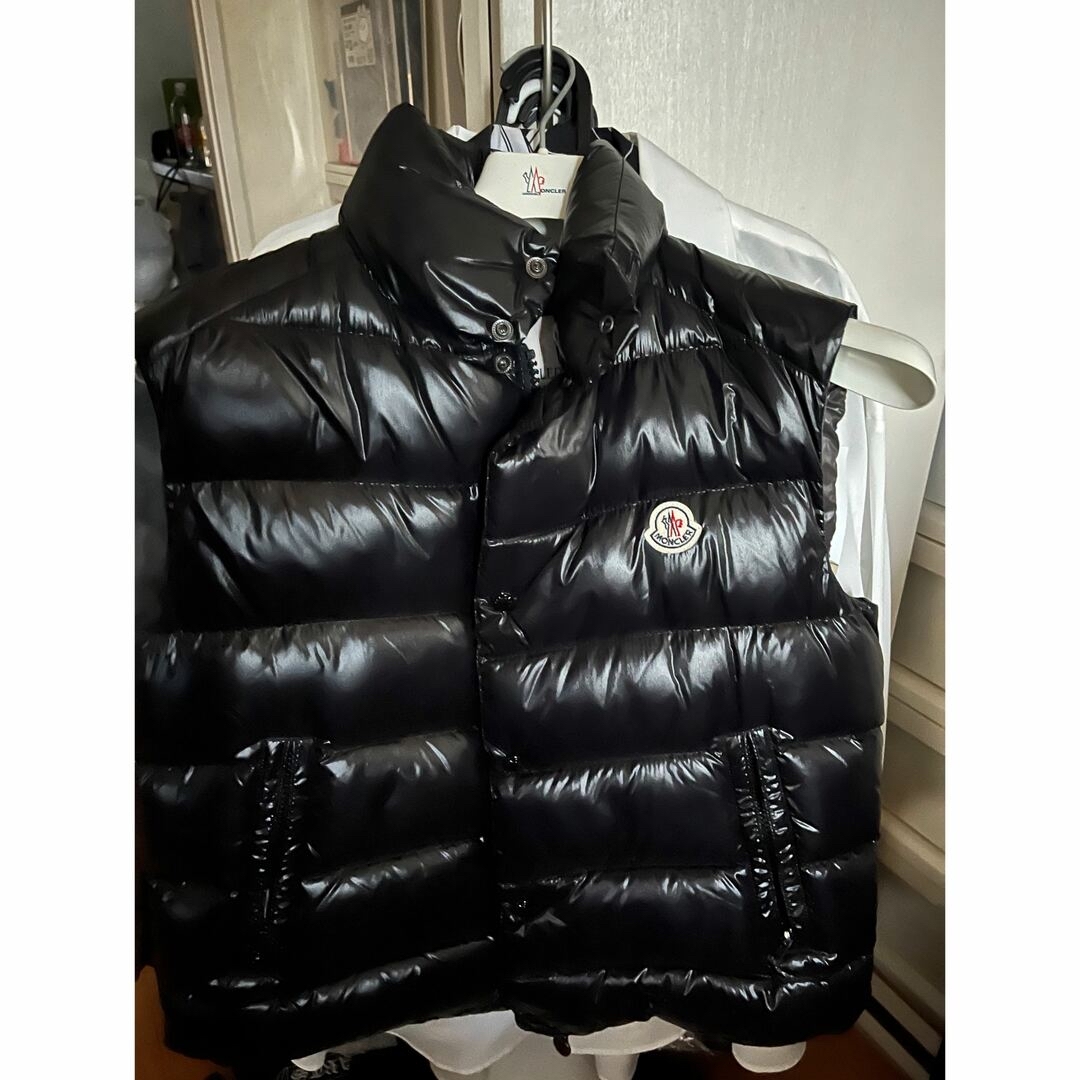 MONCLER(モンクレール)のけいたろう様専用　モンクレール ダウンベスト メンズのジャケット/アウター(ダウンベスト)の商品写真