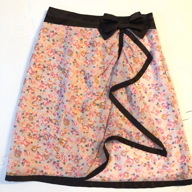 Apuweiser-riche(アプワイザーリッシェ)のApuweiser-riche 花柄 スカート レディースのスカート(ひざ丈スカート)の商品写真