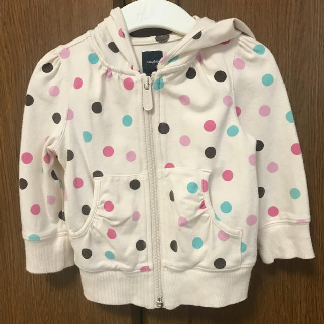 babyGAP(ベビーギャップ)のbabygap ドット 水玉 パーカー 80 キッズ/ベビー/マタニティのベビー服(~85cm)(ジャケット/コート)の商品写真