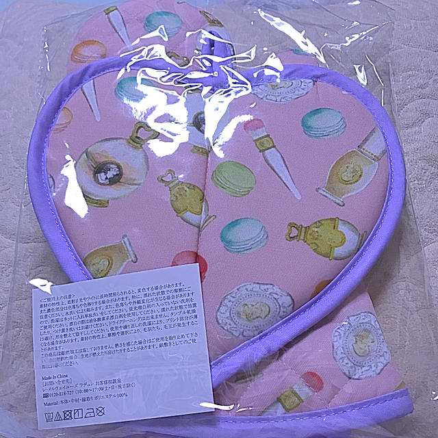 Les Merveilleuses LADUREE(レメルヴェイユーズラデュレ)の新品 未開封 レメルヴェイユーズ ラデュレ ポットホルダー オーブンミトン インテリア/住まい/日用品のキッチン/食器(調理道具/製菓道具)の商品写真