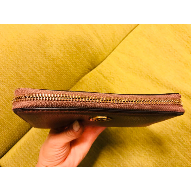 Michael Kors(マイケルコース)のマイケルコース ピンクベージュ 財布 iphone入ります❤︎ レディースのファッション小物(財布)の商品写真