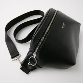 マウジー(moussy)の新品ブラックWAIST&SHOULDERバッグ※圧縮しラクマパックの条件価格です(ボディバッグ/ウエストポーチ)