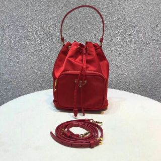 プラダ(PRADA)の大人気 Prada ショルダーバッグ レッド(ショルダーバッグ)