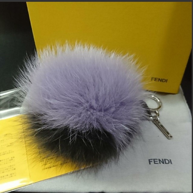 FENDI ファーチャーム ふわふわストラップ ボンボンチャーム