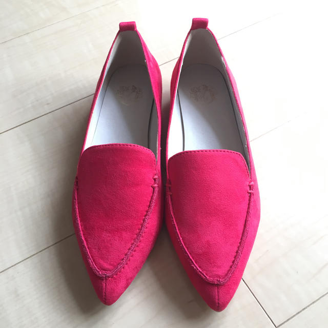 新品未使用 定価1万円 ポインテッドトゥパンプス 赤 レッド  レディースの靴/シューズ(ハイヒール/パンプス)の商品写真