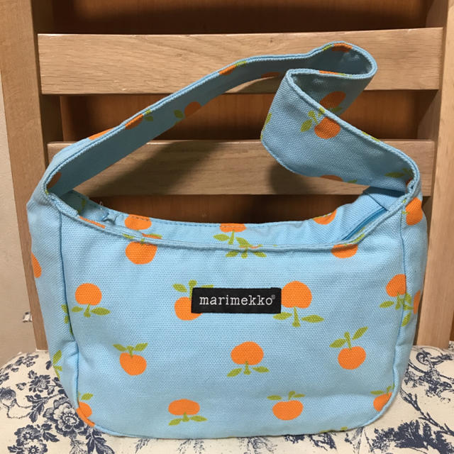 marimekko(マリメッコ)の新品☆marimekko omena ショルダーバッグ りんご アクア×オレンジ レディースのバッグ(ショルダーバッグ)の商品写真