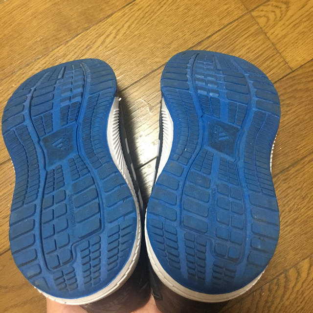 adidas(アディダス)の☆美品☆アディダススニーカー靴運動靴21.5cm キッズ/ベビー/マタニティのキッズ靴/シューズ(15cm~)(スニーカー)の商品写真